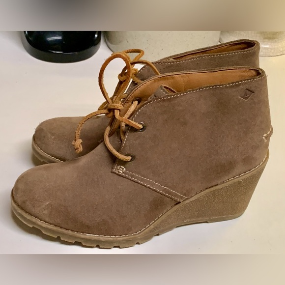 Women’s 7 M Sperry Topsider STELLA Tan Suede Wedge Ankle Boots - Picture 3 of 16